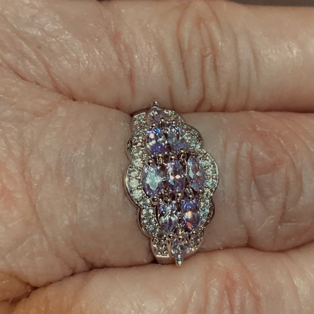 Ring with lots of sparkle NWOT - Picture 7 of 7